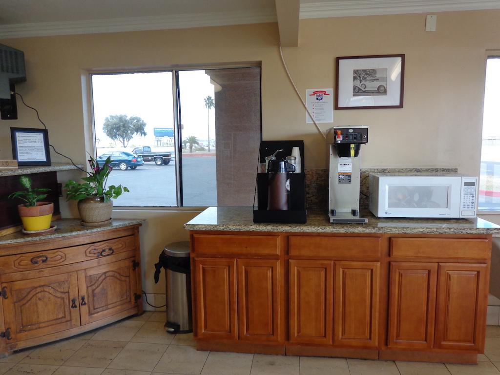 Knights Inn Phoenix At N Black Canyon Hwy Eksteriør billede