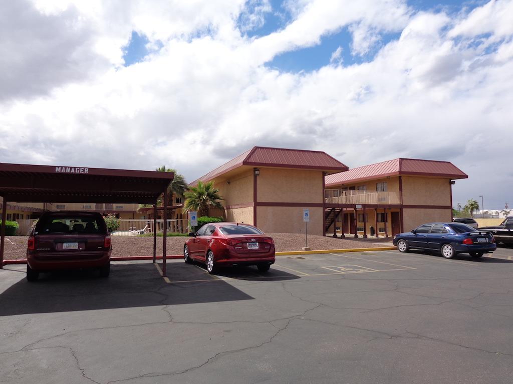 Knights Inn Phoenix At N Black Canyon Hwy Eksteriør billede